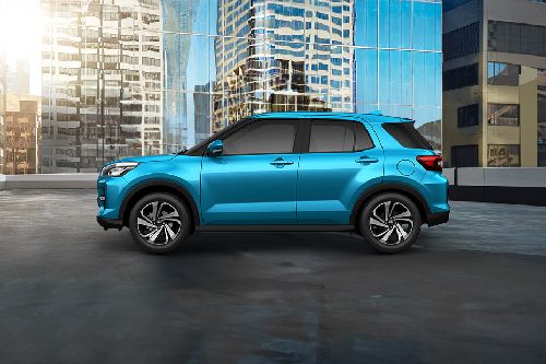تويوتا رايز Full Side View
