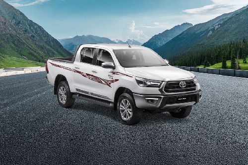 Toyota Hilux Front Medium View