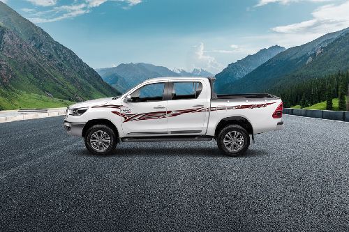Hilux Side view