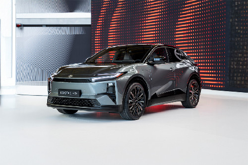 Toyota  C-HR PLUS Front angle low view
