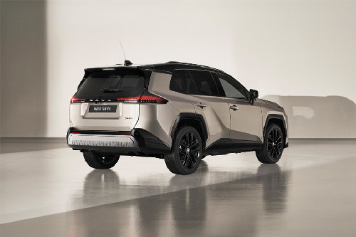 راف فور ٢٠٢٦ Rear angle view