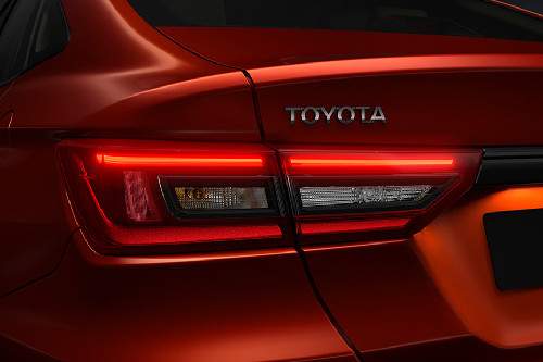 يارس 2023 Tail light