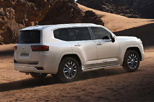 Land Cruiser 300 Rear Medium Side View