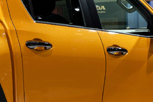 هايلوكس هايبرد Door handle