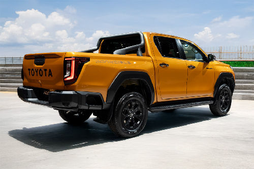 هايلوكس هايبرد Rear angle view