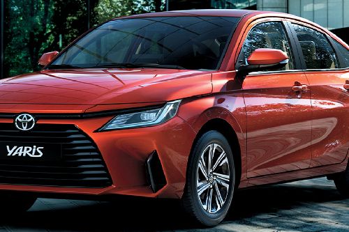 Toyota Yaris Sedan (2022-2023) Drivers Side Mirror Front Angle
