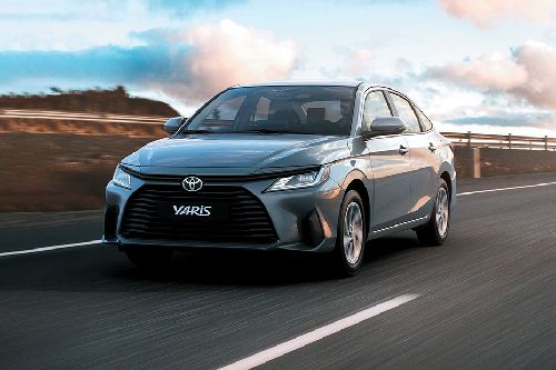 Toyota  Yaris Sedan (2022-2023) Front angle low view