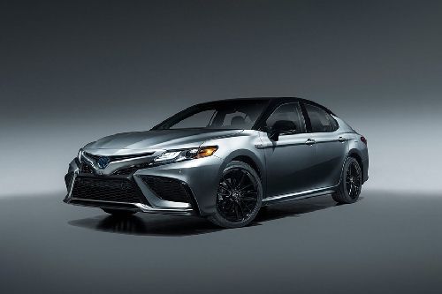 Camry HEV Front deep low Angle View