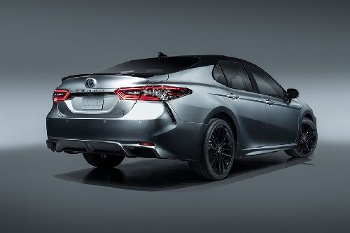 Rear Medium View of تويوتا Camry HEV