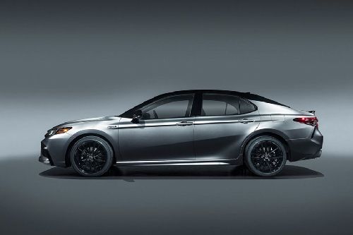 Camry HEV Side view