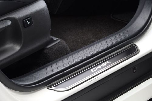 C-HR HEV (2020-2022) Rear Medium Side View