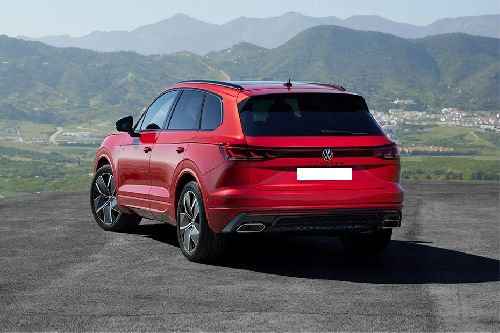 Rear Cross Side View of Volkswagen Touareg