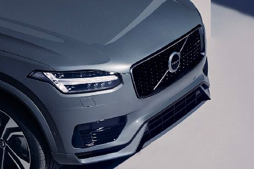 XC90 Recharge Grille View
