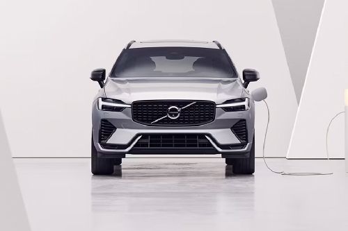 Volvo XC60 Recharge Front Medium View
