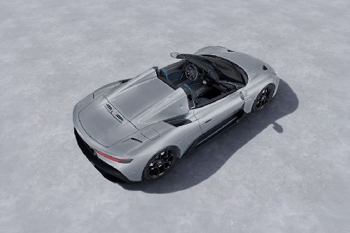إم سي 20 تشييلو Rear angle view