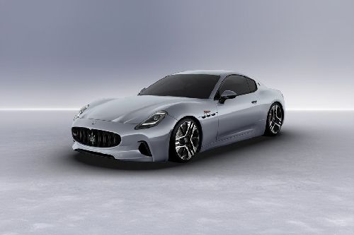 Maserati  GranTurismo Front angle low view
