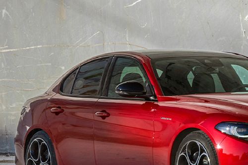 ألفا روميو جوليا Drivers Sideview