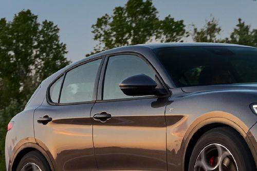 Alfa Romeo Stelvio Drivers Sideview