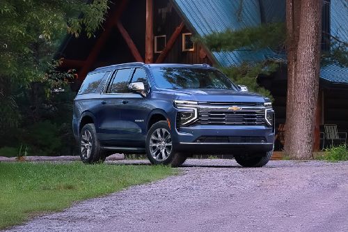 Chevrolet Suburban 2025 Front Medium View