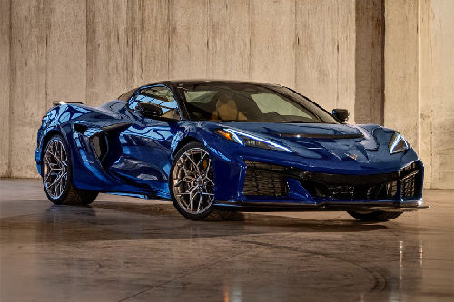 Chevrolet ZR1 Front Cross Side View