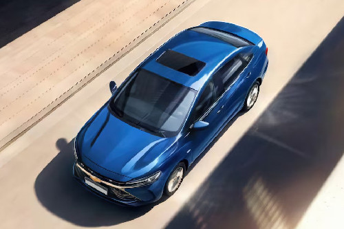Chevrolet  Cruze Front angle low view