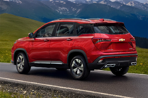 Rear Cross Side View of Chevrolet Captiva