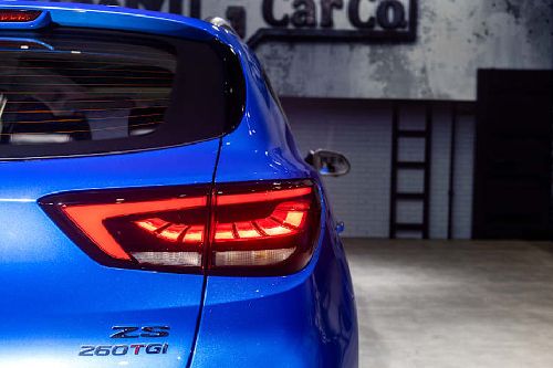 ZST (2022-2022) Tail light
