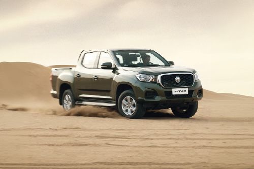إم جي T60 Front Cross Side View