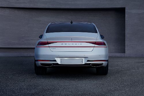 Full Rear View of جينيسيس G90
