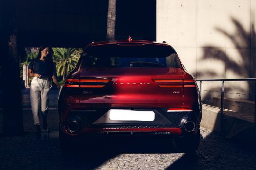 Full Rear View of جينيسيس GV70