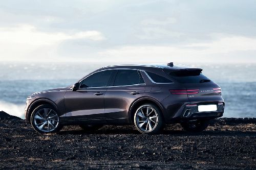 Rear Cross View of جينيسيس GV70