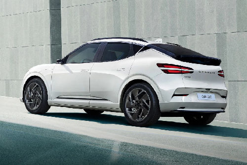 Rear Cross Side View of جينيسيس جي في 60