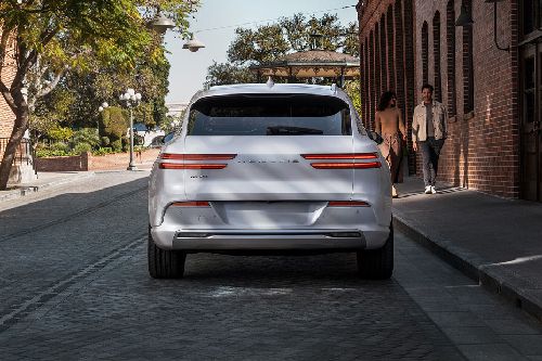 Full Rear View of جينيسيس EV GV 70