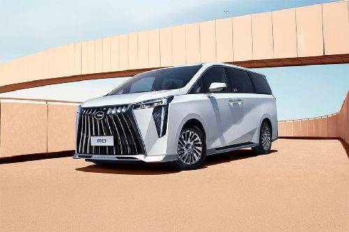 جي أي سي M8 Front Medium View
