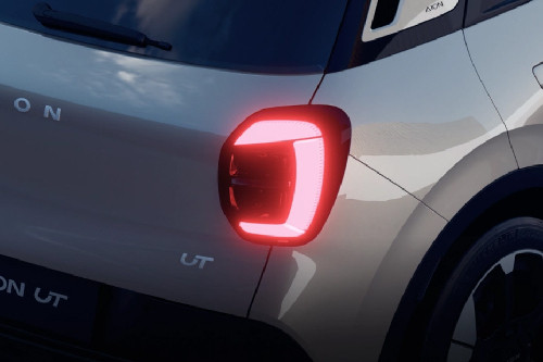 آيون يو تي Tail light