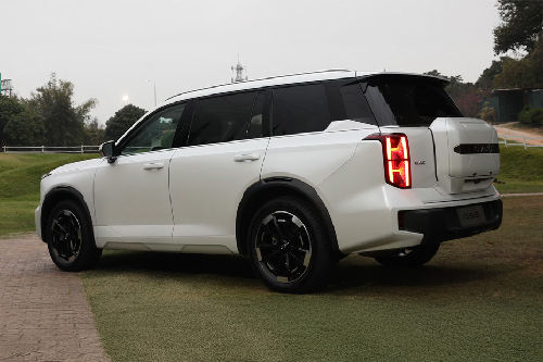 Rear Cross Side View of GAC GS8 Traveller