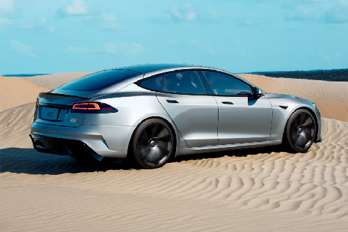 موديل إس Rear angle view موديل إس Rear angle view