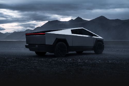 سايبرتراك Rear angle view