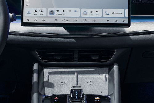 Front AC Controls of بي واي دي سيليون ٧