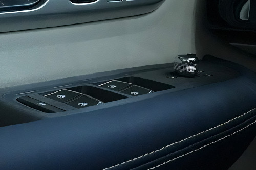 Dongfeng Huge Drivers Side In Side Door Controls