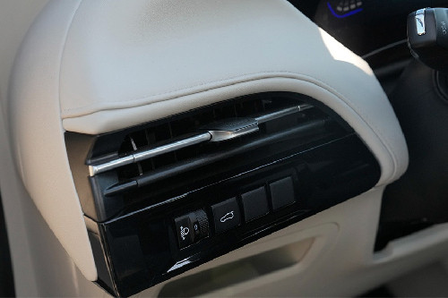 Huge Front Side Ac Vents