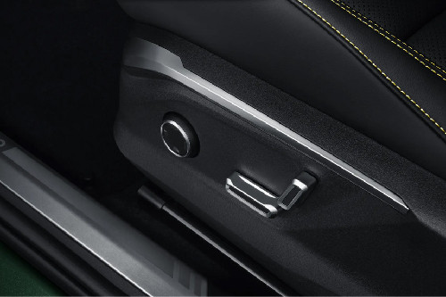LYNK&CO 06 Seat Adjustment Controllers