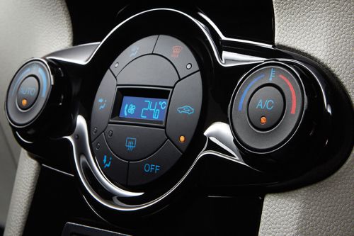 Front AC Controls of فورد Fiesta