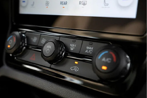 Front AC Controls of فورد إيفرست 