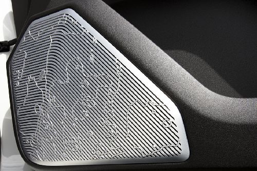 Speakers View of جي إم سي هامر إي في