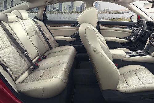 هوندا أكورد Front And Rear Seats Together