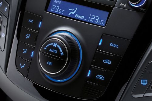 Side AC Controls of هيونداي i40