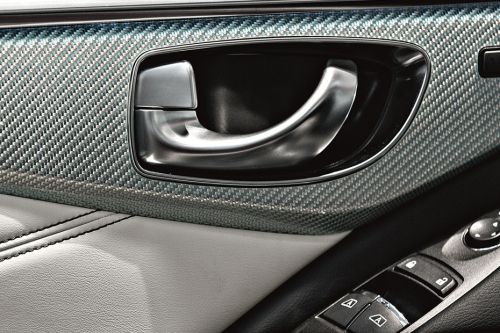 door handle interior of Infiniti Q60