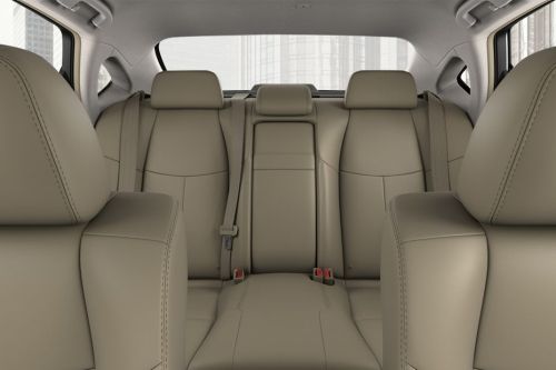 انفنتي Q70 Rear Seats