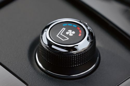 Front AC Controls of انفنتي QX70